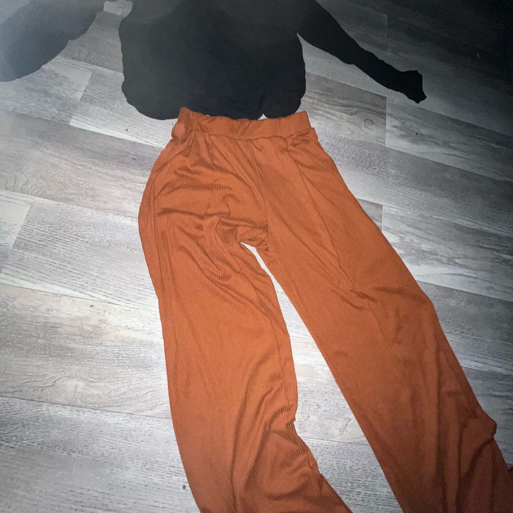 Set - Picture 2 of 3